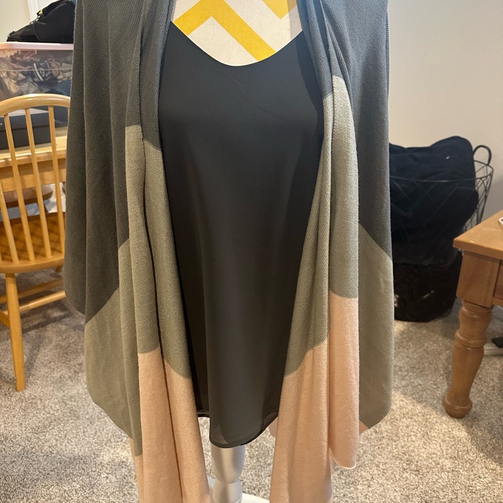 Two Layer Tank With Multicolored Shawl/Wrap - image 1